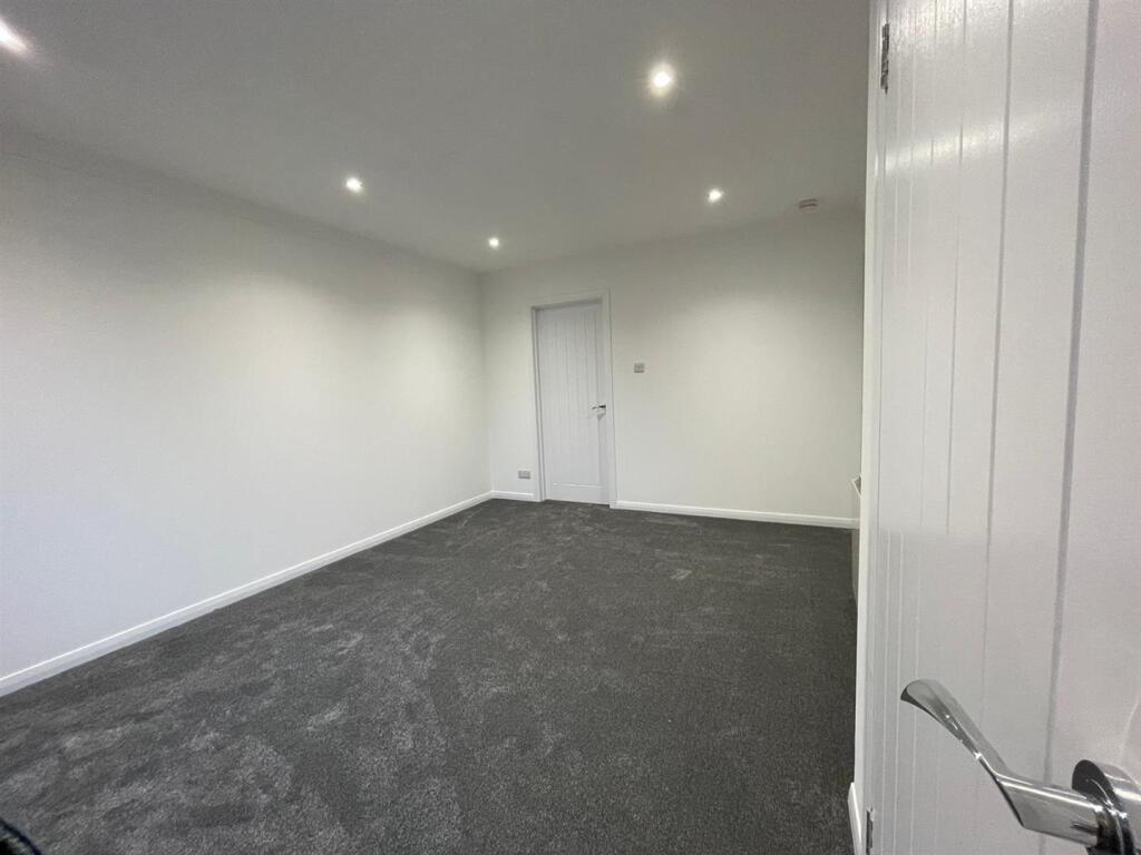 WhatsApp Image 2024-06-20 at 21.55.23 (5).jpeg