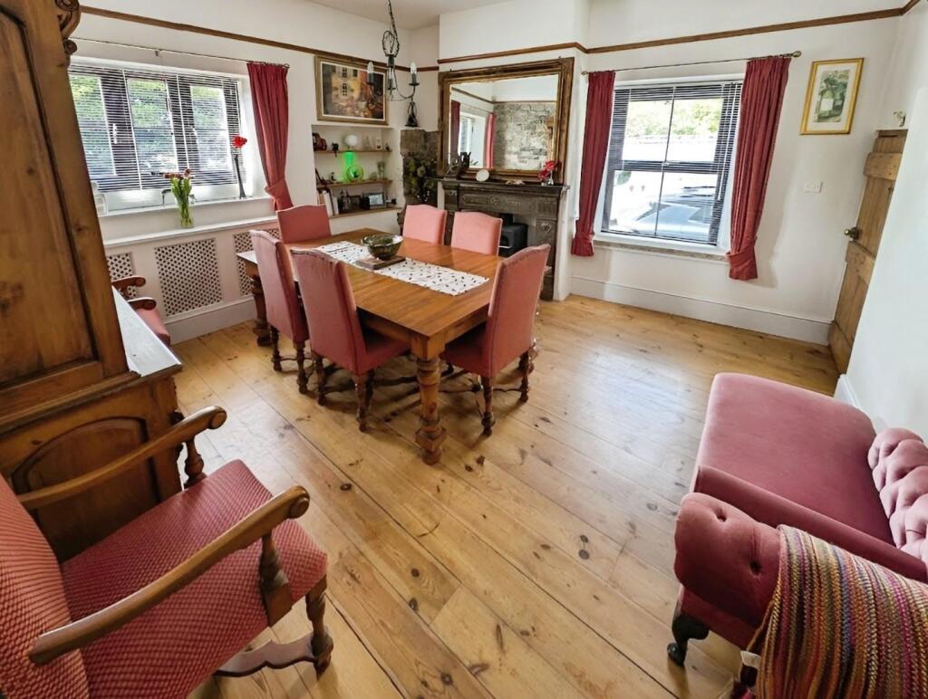 30569e07-diner 20b.jpg