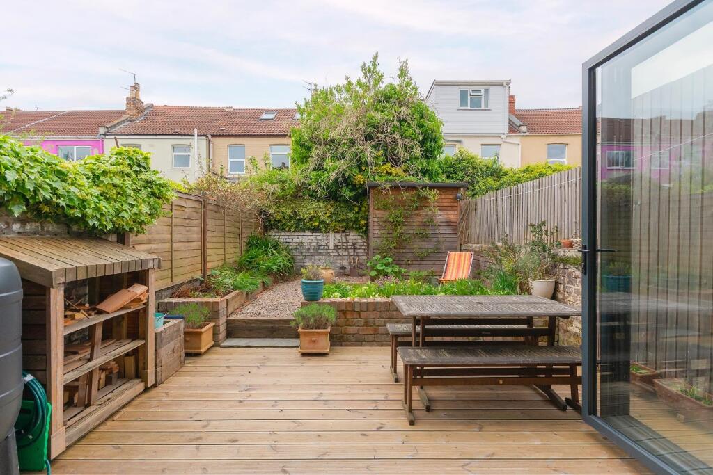 1L3PSG - External F.jpg