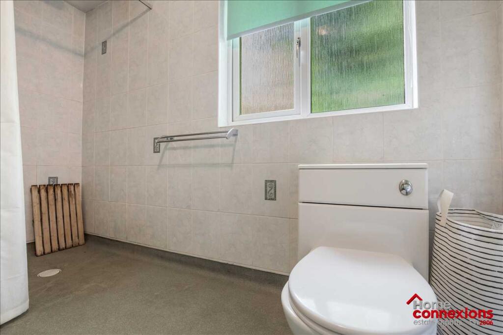 En-suite (2)
