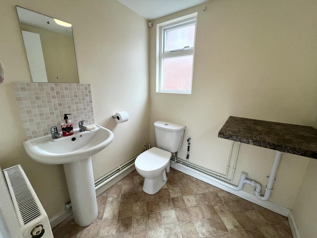 Cloakroom/wc