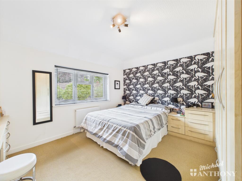 CAM02773G0-PR0302-STILL009