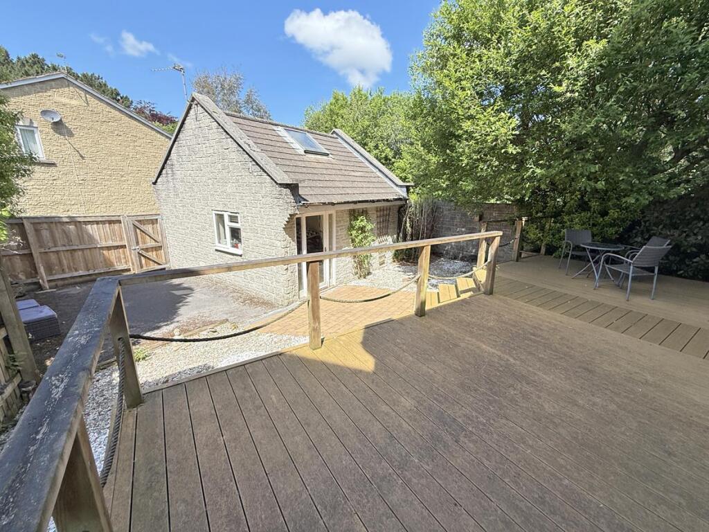 Temeraire Road 2 - Garden 2.jpg