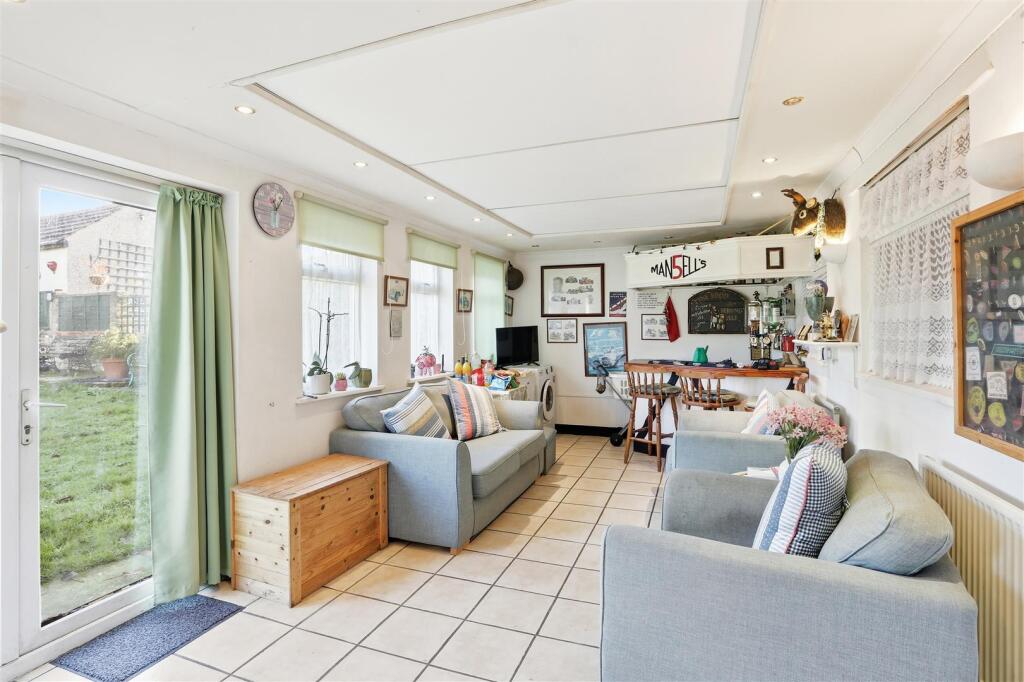 1577563810 - 15 Barrow Avenue SM5 - 9.jpg