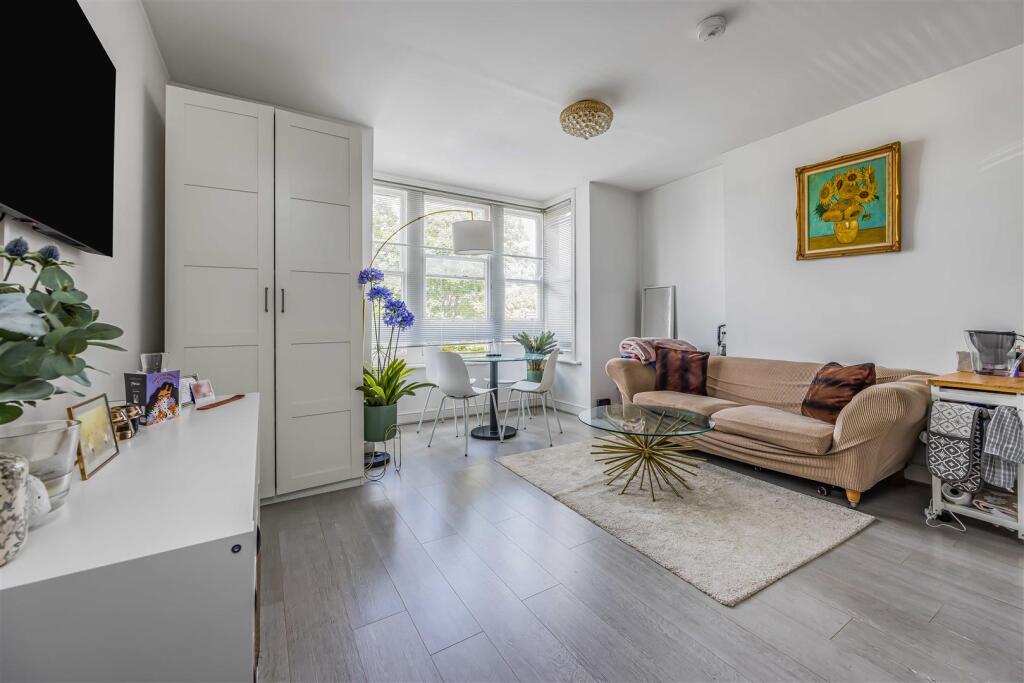 Flat 7, 12 Hampshire Terrace, Southsea-Small-Porti