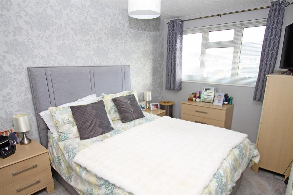 Bedroom 1.jpg