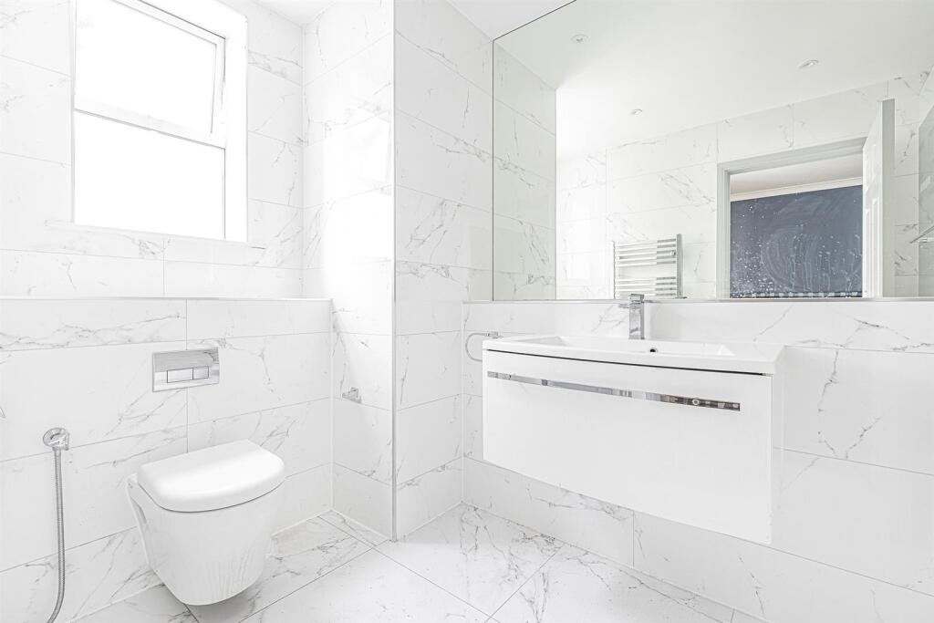 Bathroom 2.jpg