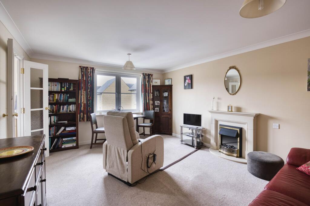 Sitting/dining room
