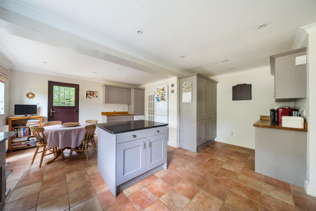 1347001-6-68b844d...