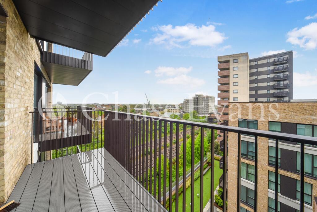 127 West Ealing, Wes