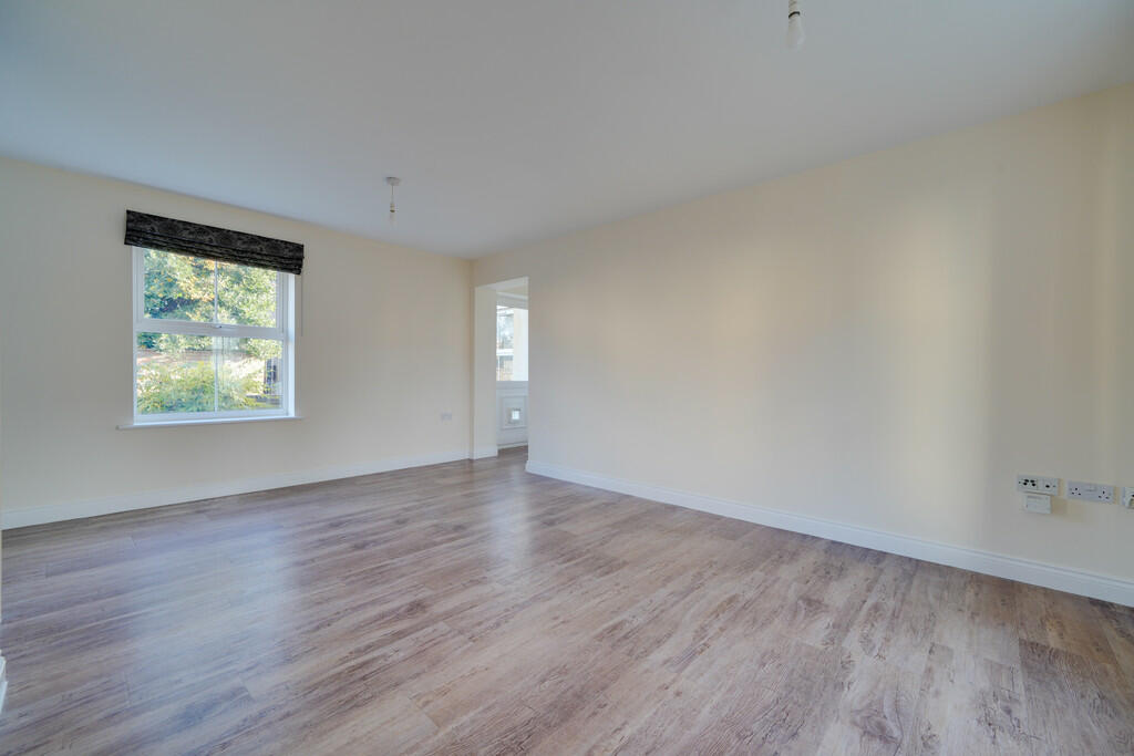 11 Woodlands Cour...