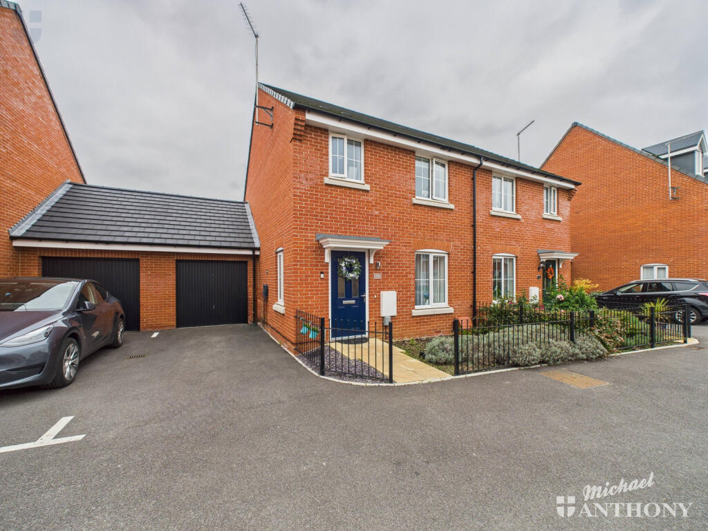 CAM03218G0-PR0790-STILL013