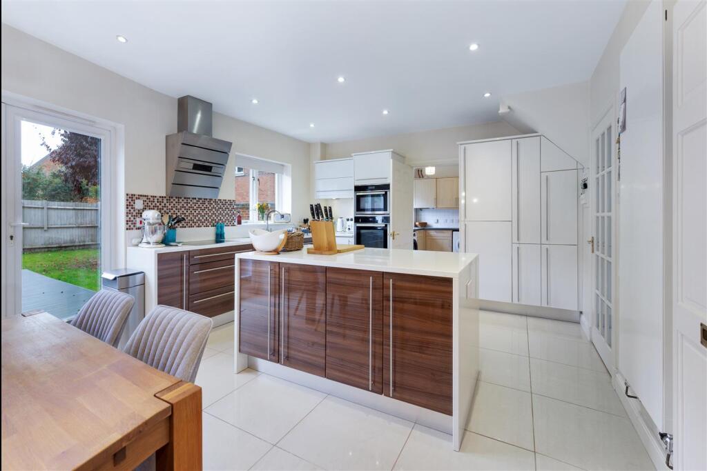 Impressive Dining Kitchen