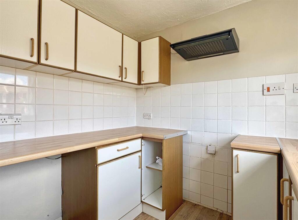 Kitchen b.jpg
