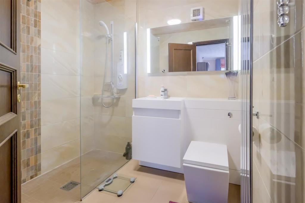 Grdfloor shower room.jpg
