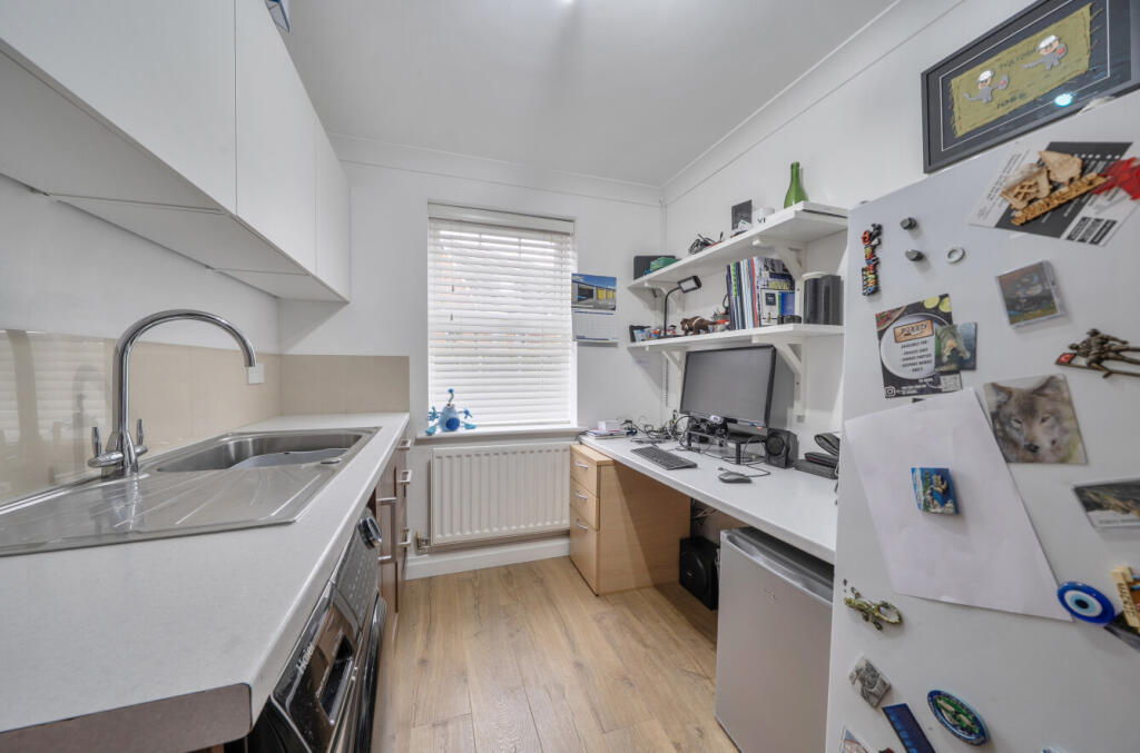 1365848-8-68ee610...