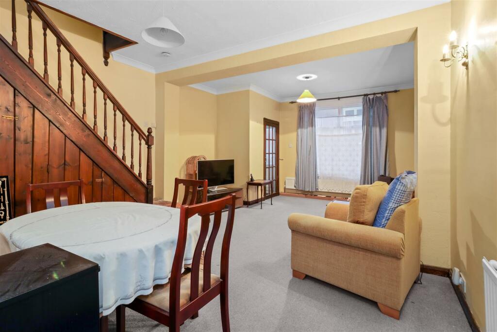 Lounge/Dining area