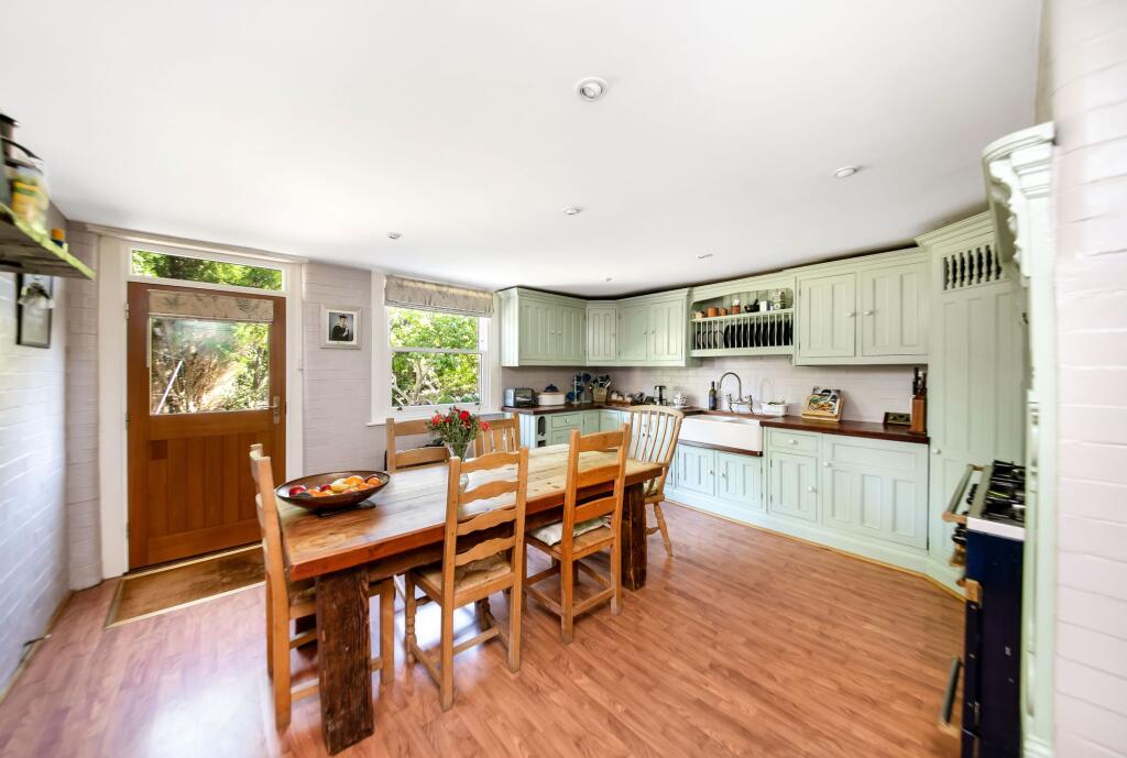 OPEN-PLAN DINING KITCHEN