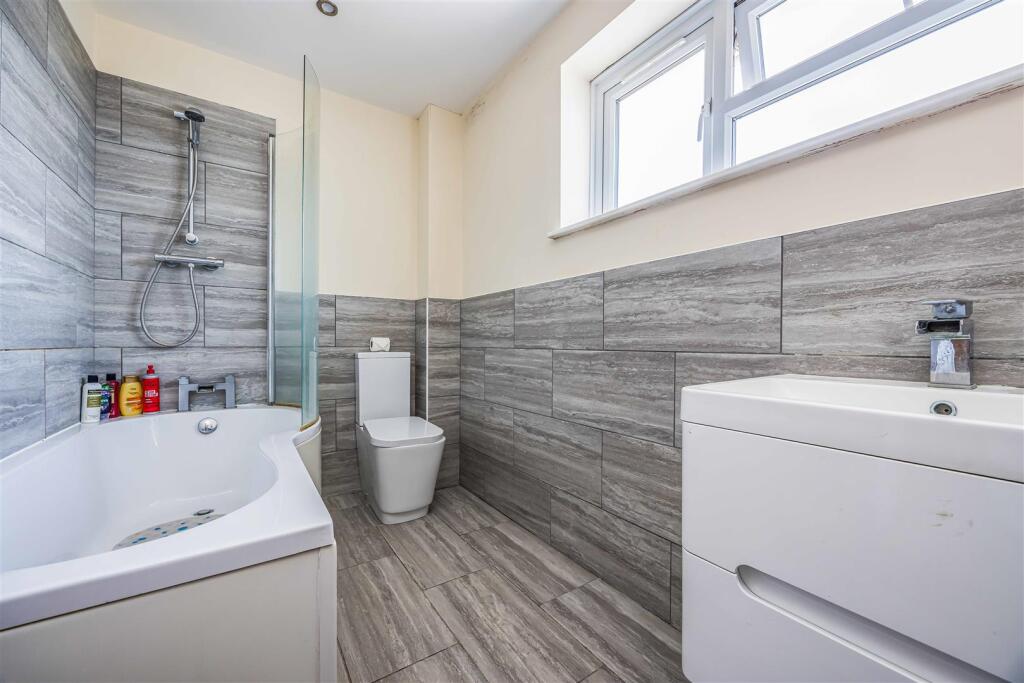 99 Church Road, Hayling Island-Small-PorticoMarket