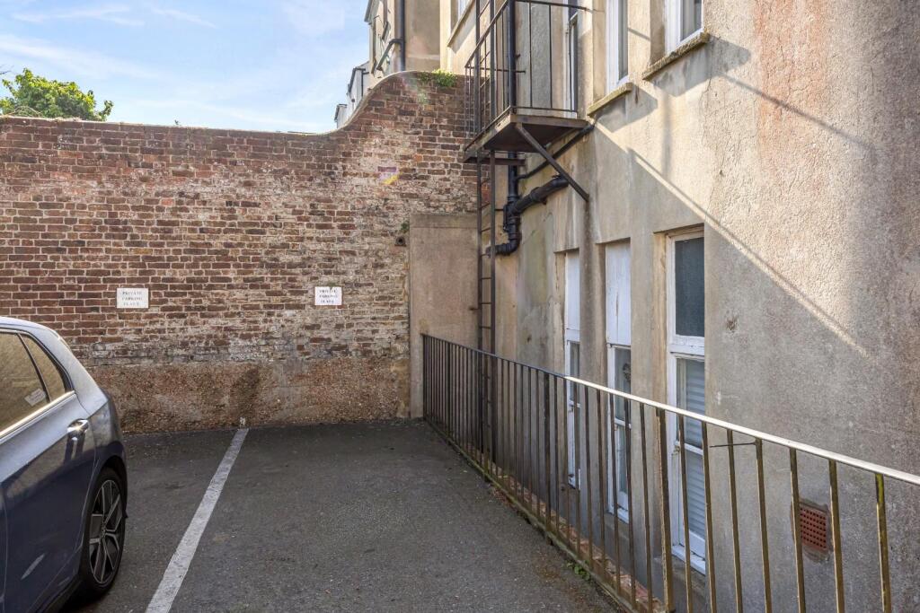 College Terrace_St Matthews Court_6-016.jpg