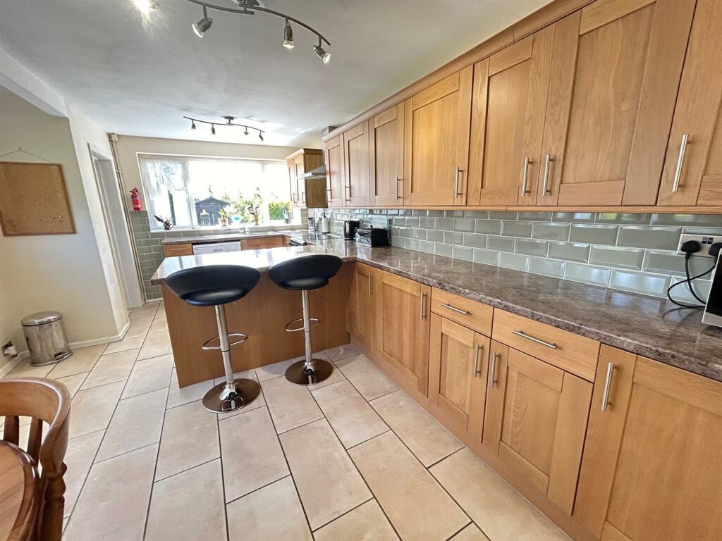kitchen 3.jpg