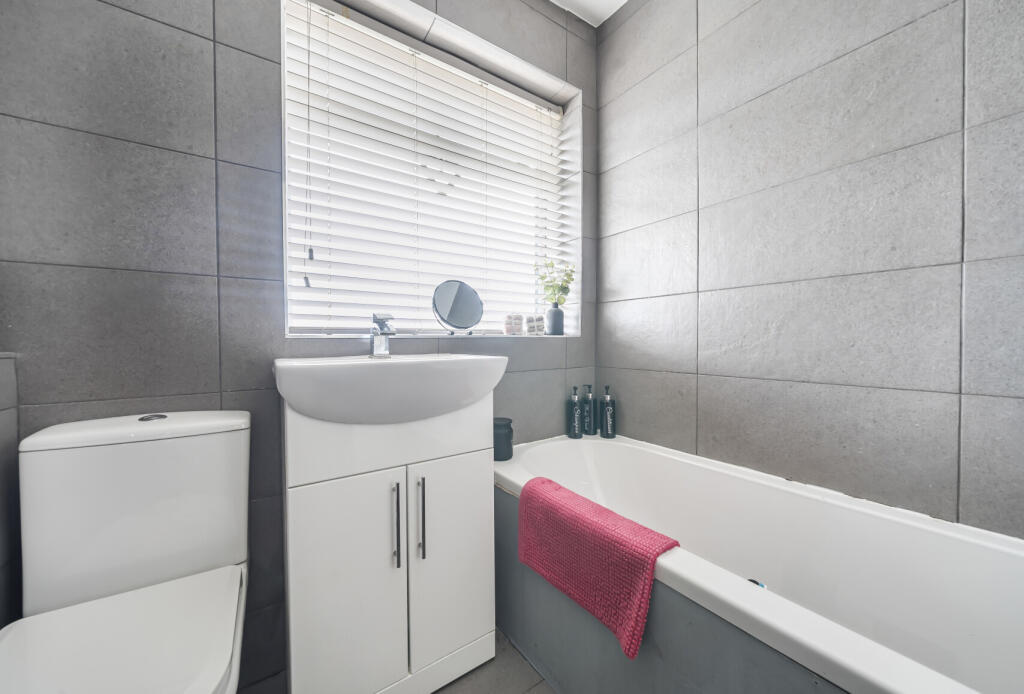 1332685-16-688cf1...