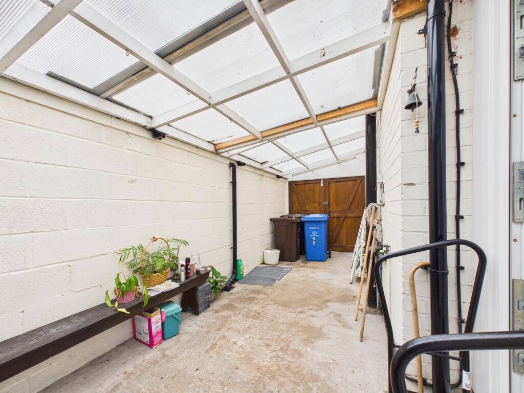 CAM05672G0-PR0094-STILL008