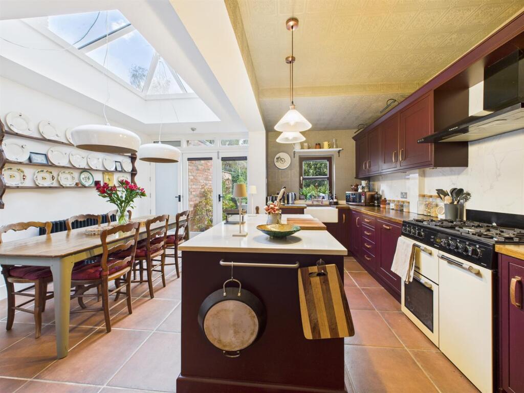 OPEN PLAN LIVING KITCHEN