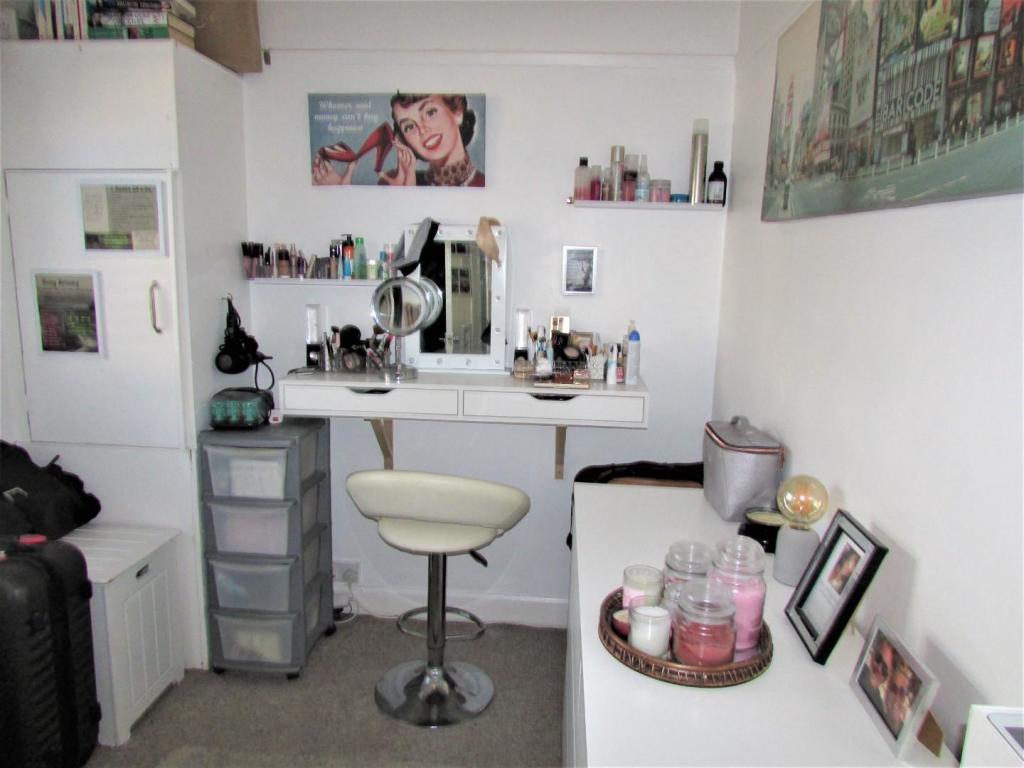 BoothHallRd42bed3.JPG