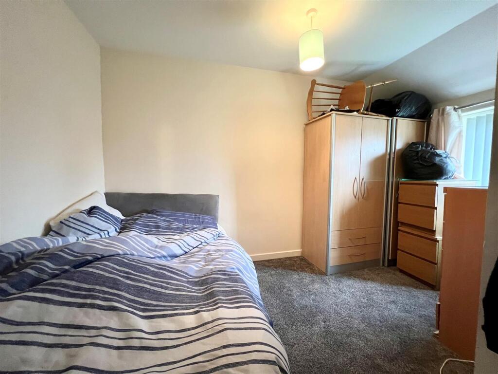 stockheath Road - bed 2.jpg