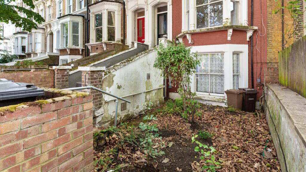 Flat A, 132 Evering Road, Stoke Newington, London N16 7BD