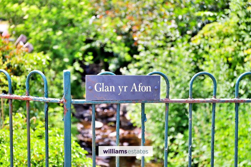 Glan Yr Afon