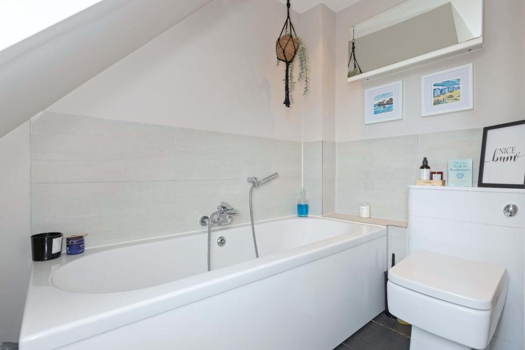 2 Sussex Close_5.JPG