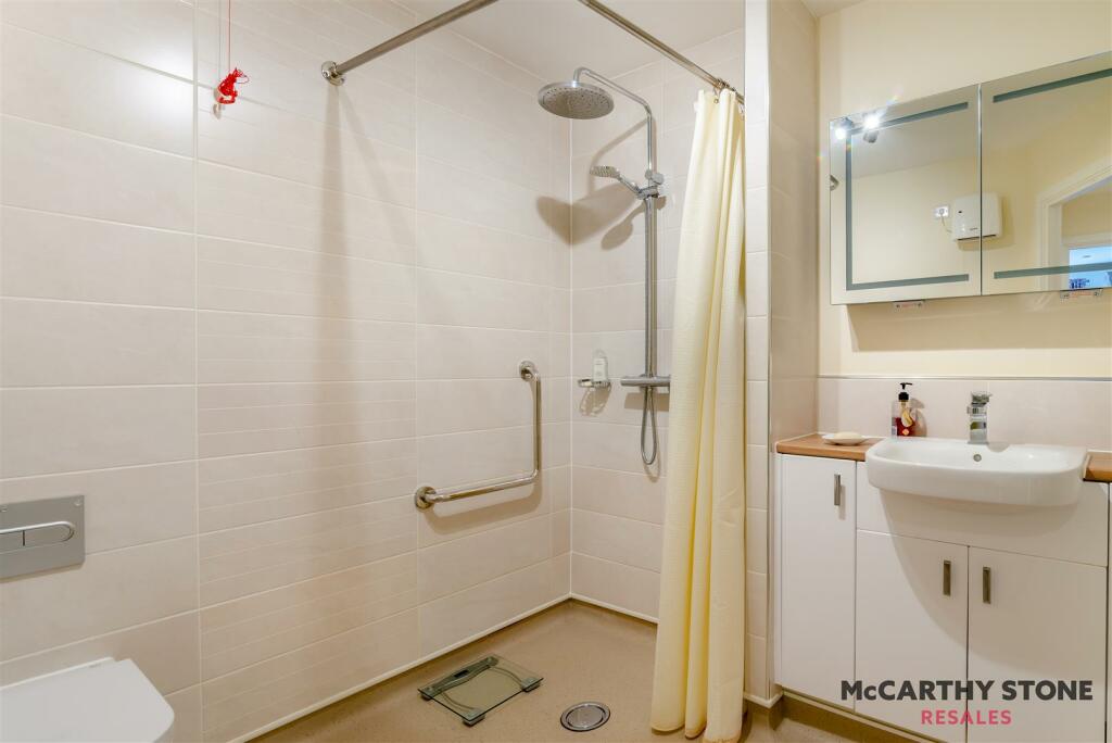 8628071-interior10.jpg