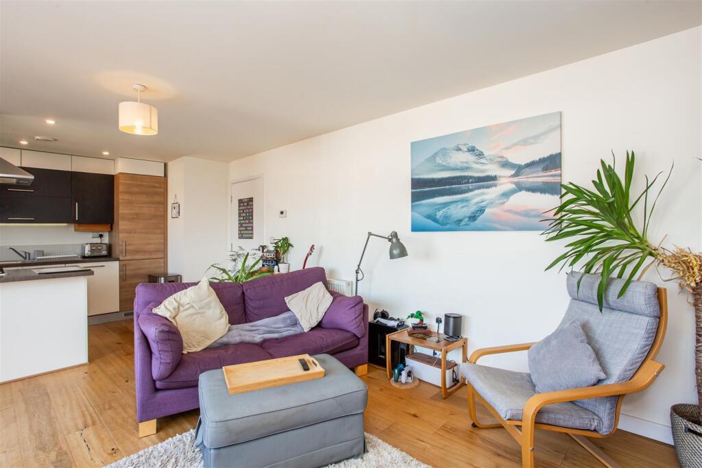 Open Plan Reception to Kitchen