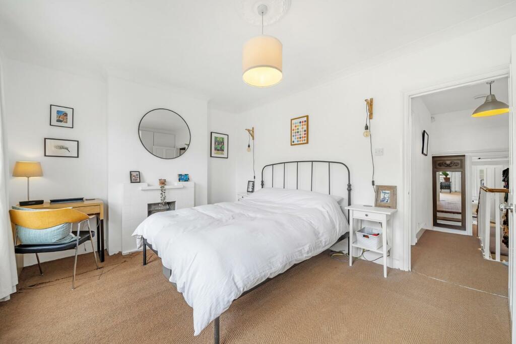 Bedroom (3).jpg