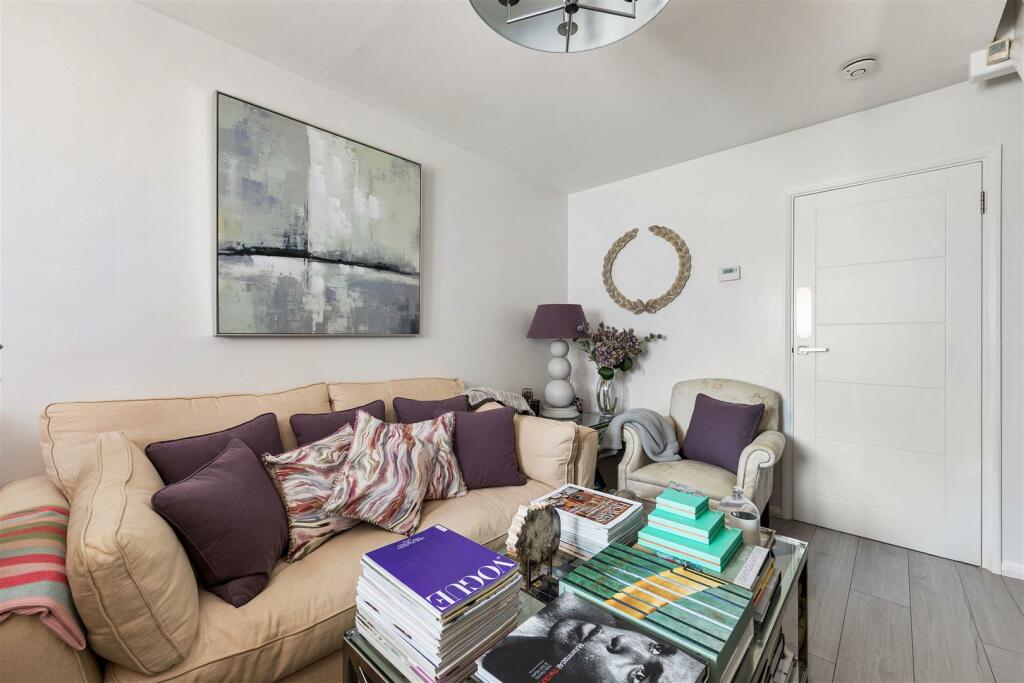 Magpie Close E7
