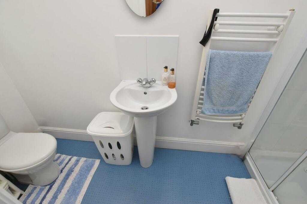 EN SUITE SHOWER ROOM