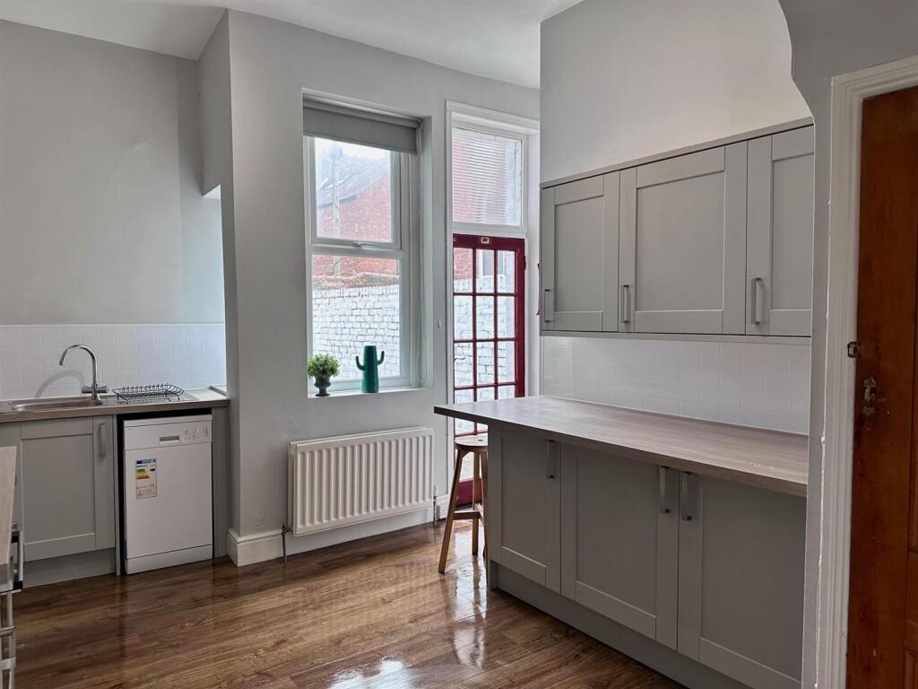 Kitchen 1.jpg