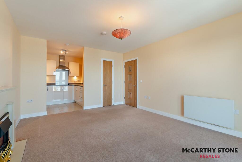 8604272-interior07-800.JPG