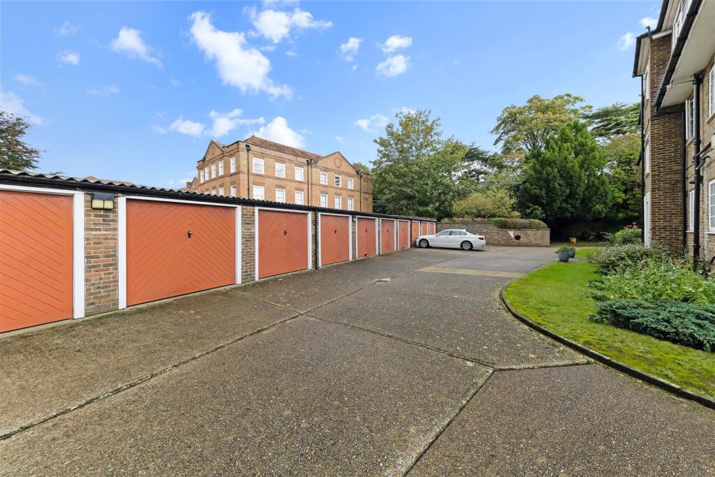 DOWNS LODGE COURT (10).jpg