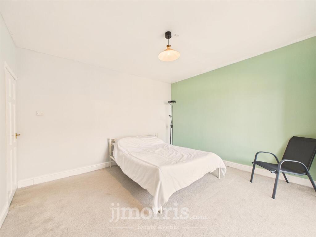 Bedroom 1 (Front)