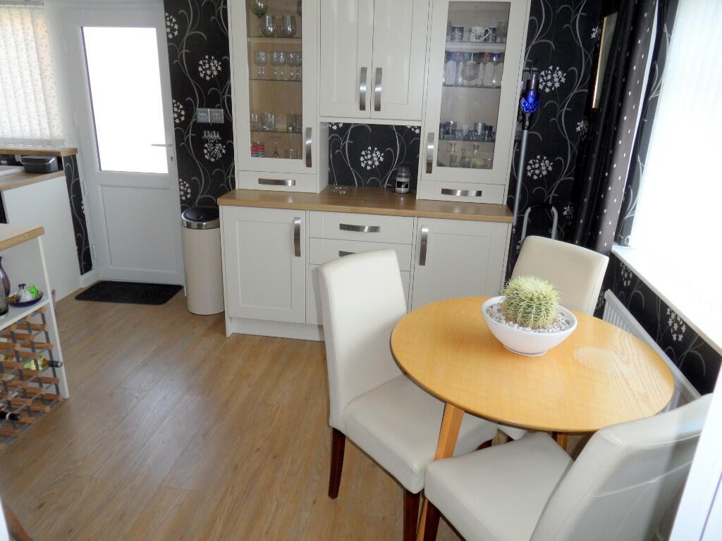 KITCHEN/BREAKFAST RM