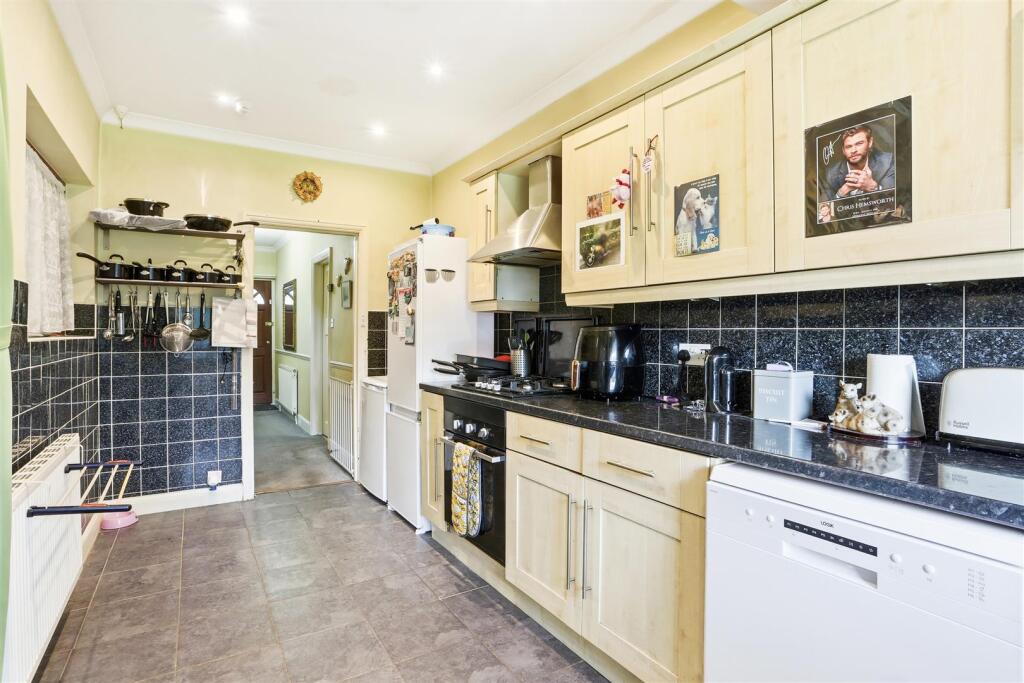 1577563810 - 15 Barrow Avenue SM5 - 13.jpg