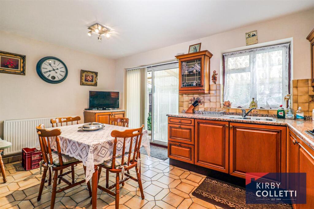 KITCHEN/BREAKFAST ROOM