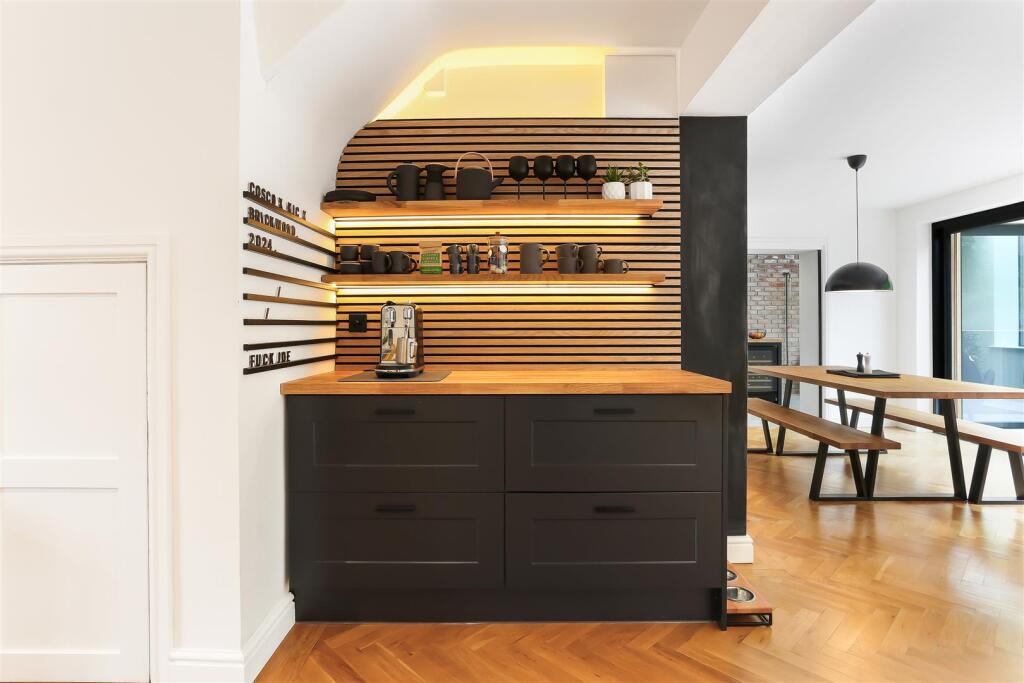 1249733894 - 43 Green Curve, SM7 - 73.jpg