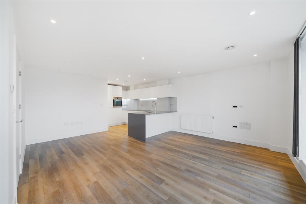 13 Mulholland House, 77 Hartfield Road - i7e3wKjMV