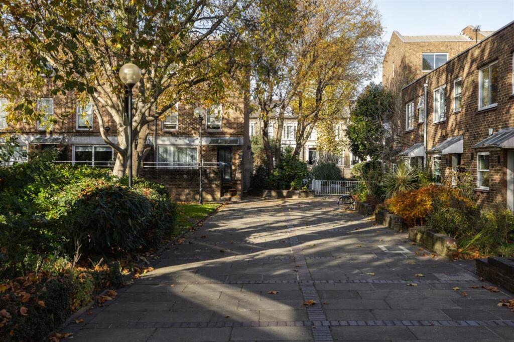 Christchurch Square E9