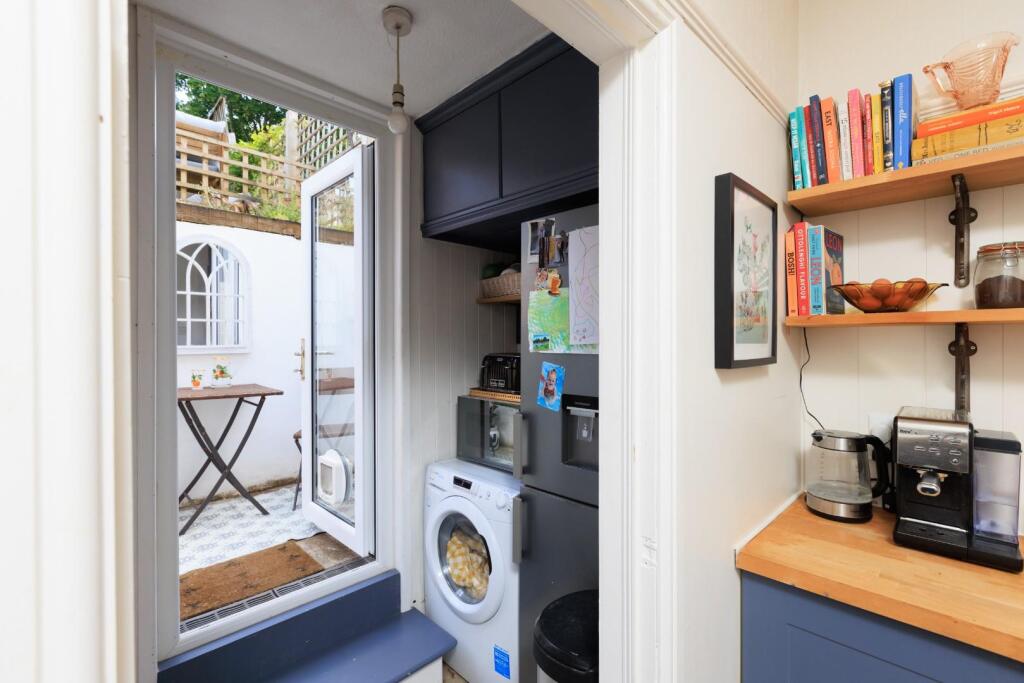 52 Newbridge Road-29.jpg