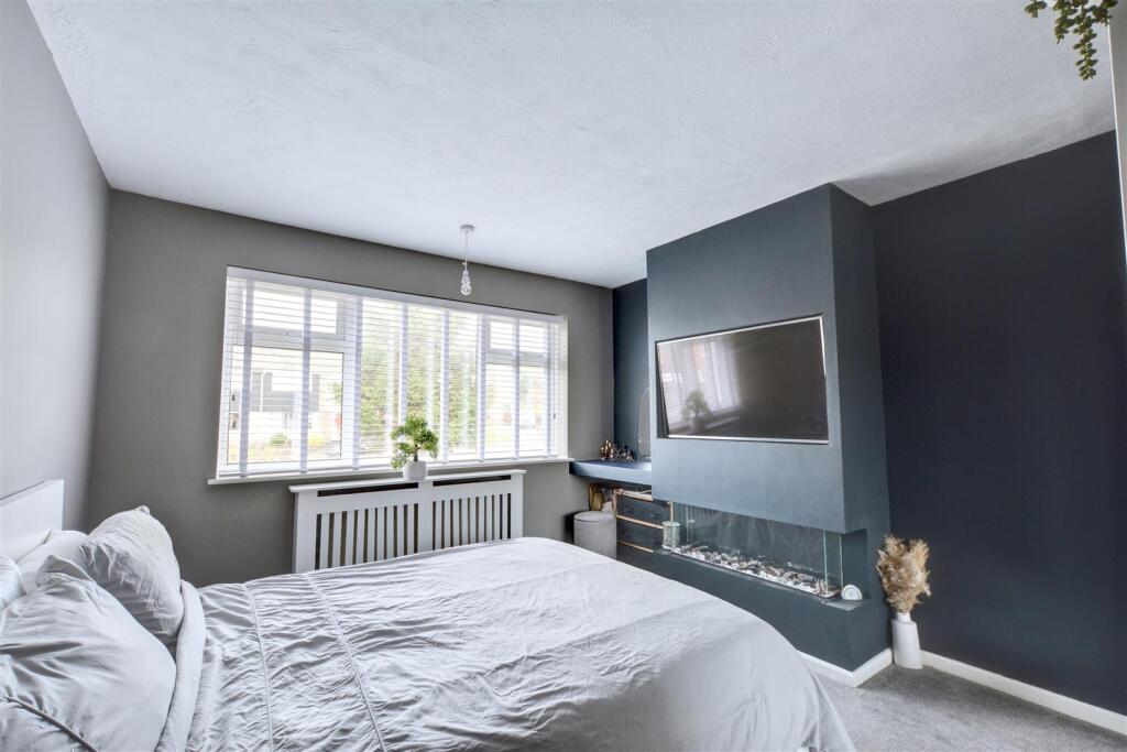 Bedroom 1_1.jpeg